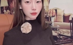 公车上玩弄白嫩少妇